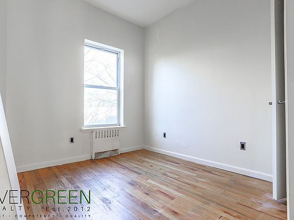 3rd image of 515 L Ave #2R