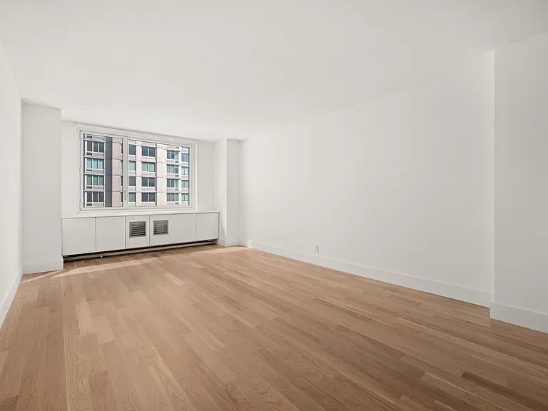 301 W 53rd St #17G — Photo 3