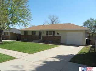 841 School House Ln, Lincoln, NE 68512