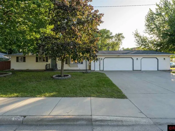 102 Diane Dr, Eagle Lake, MN 56024
