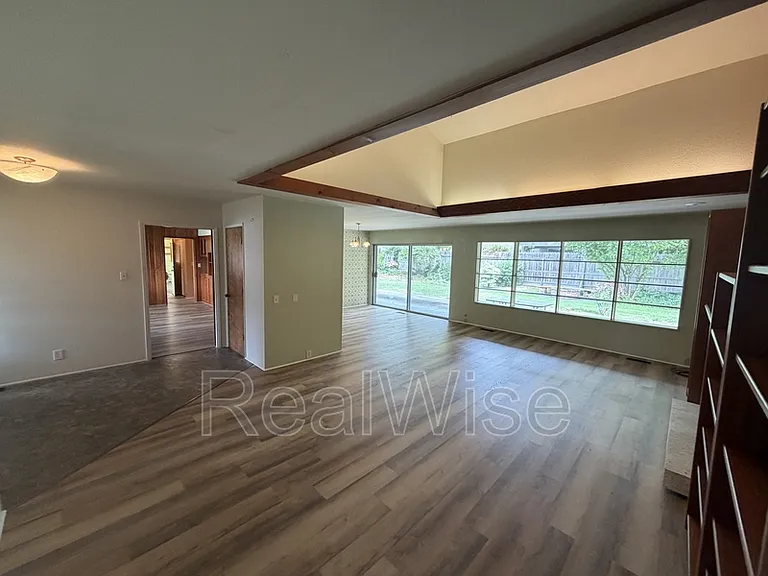 710 NW Midland Ave — Photo 20