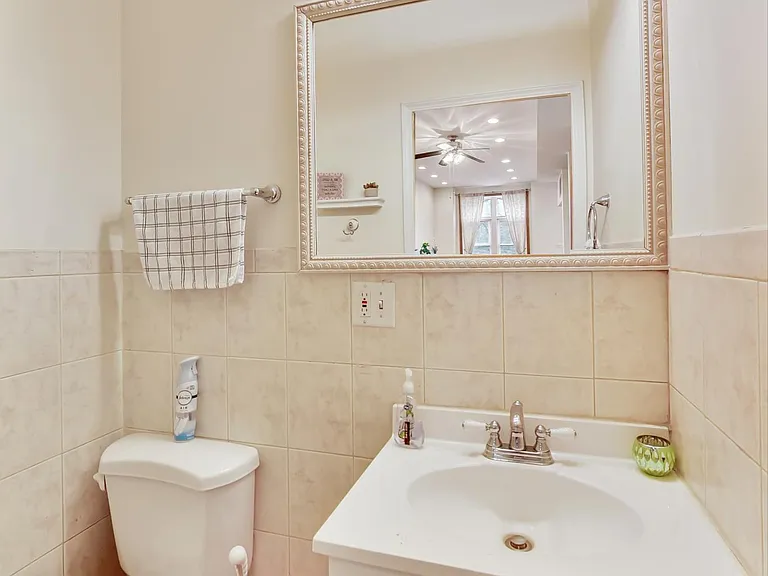 733 N Hoyne Ave #1 — Photo 11