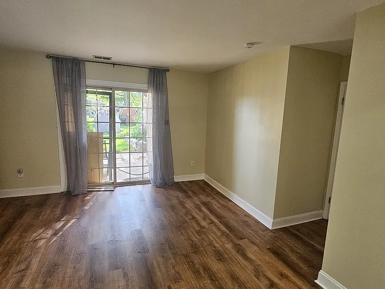 1258 Lisa Dr — Photo 13