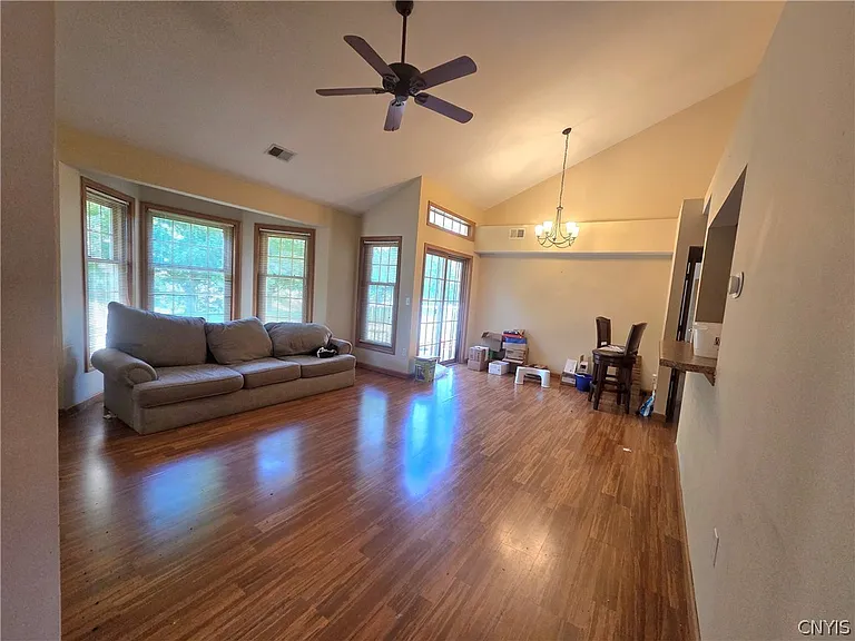 1208 Greymoor Way — Photo 2
