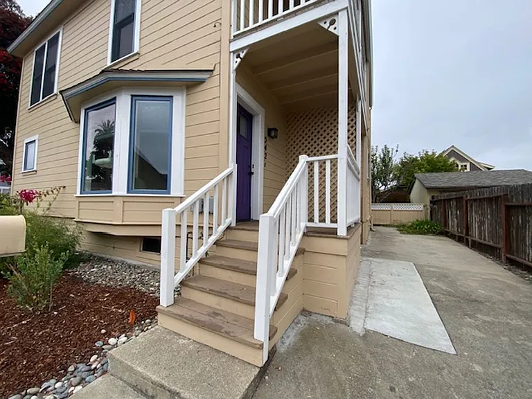 542 Pine Ave — Photo 2