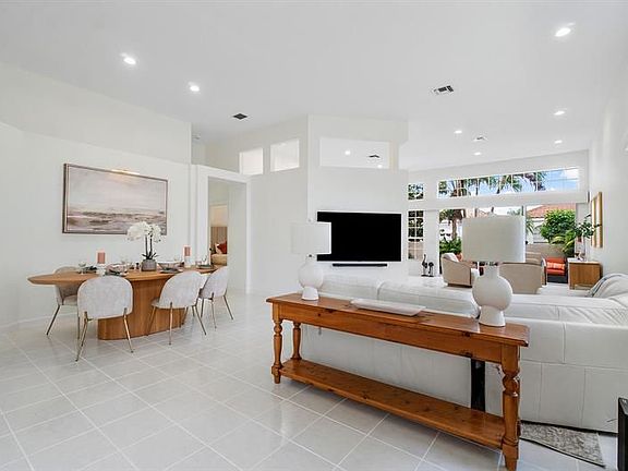 3rd image of 120 Coral Cay Dr
