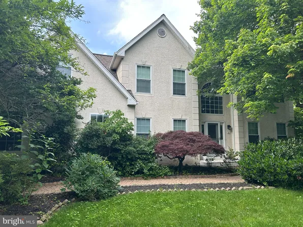 1 Huntsman Dr, Garnet Valley, PA 19060