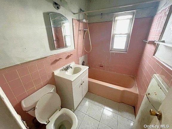 4th image of 2942 Throop Ave