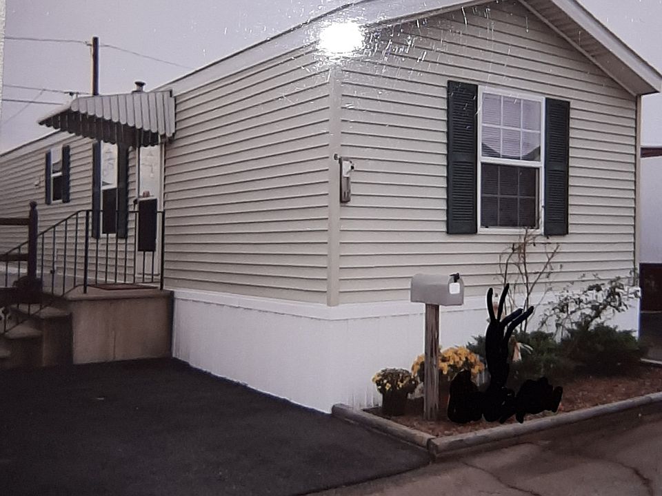 1st image of 61 East Dr