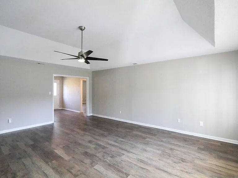 4505 Guinevere Ct — Photo 3