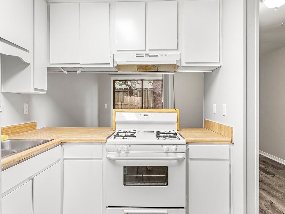 1st image of 205 Marquette St