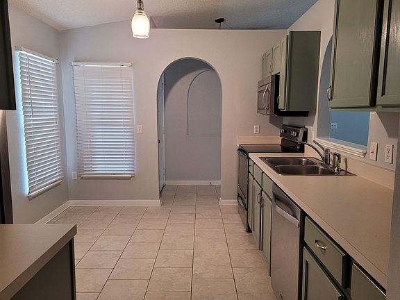 3rd image of 272 Curtis Ave