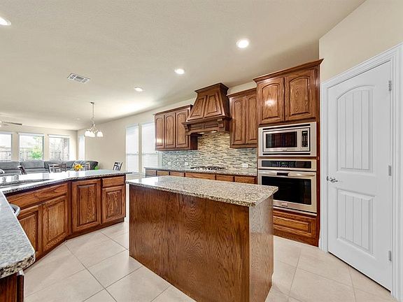 3rd image of 205 Harcourt Ave