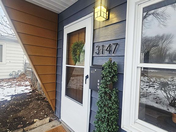 2nd image of 3147 E Glen Oaks Dr