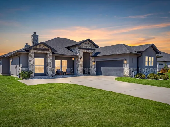 1933 Magnolia Falls Dr, Corpus Christi, TX 78415