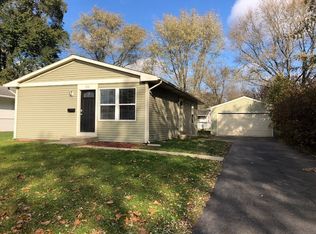 204 Sioux Ave, Carpentersville, IL 60110