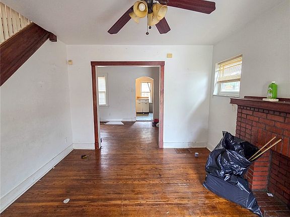 5th image of 2050 Laketon Rd