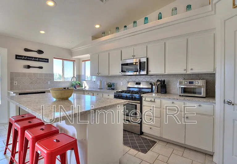 304 Acoma Blvd S — Photo 14