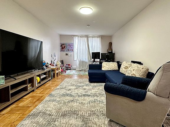 3rd image of 8470 129th St APT 1F