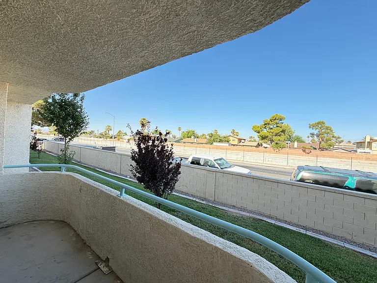 960 N Sloan Ln #104 — Photo 42