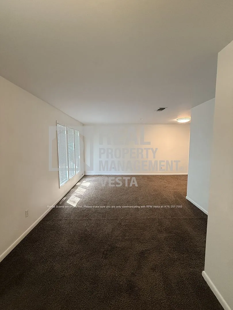 3 bed, 2.0 bath, 1386 sqft, $1,500 — Photo 3