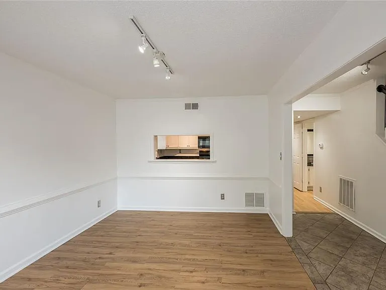 9070 Cobbler Ct — Photo 5