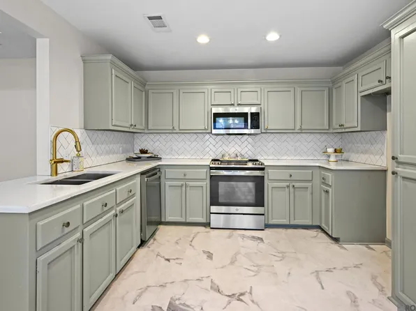 14212 Parkridge Dr, Prairieville, LA 70769