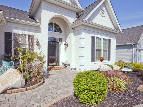 2nd image of 5 Julianne Ct