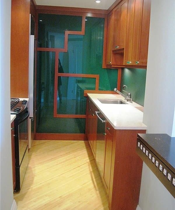 2nd image of 380 Rector Pl APT 6R
