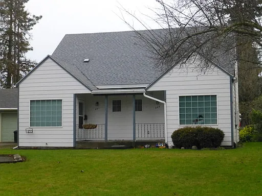845 E Main St photo 1