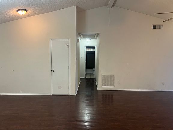 3rd image of 1130 Alexandria Ave