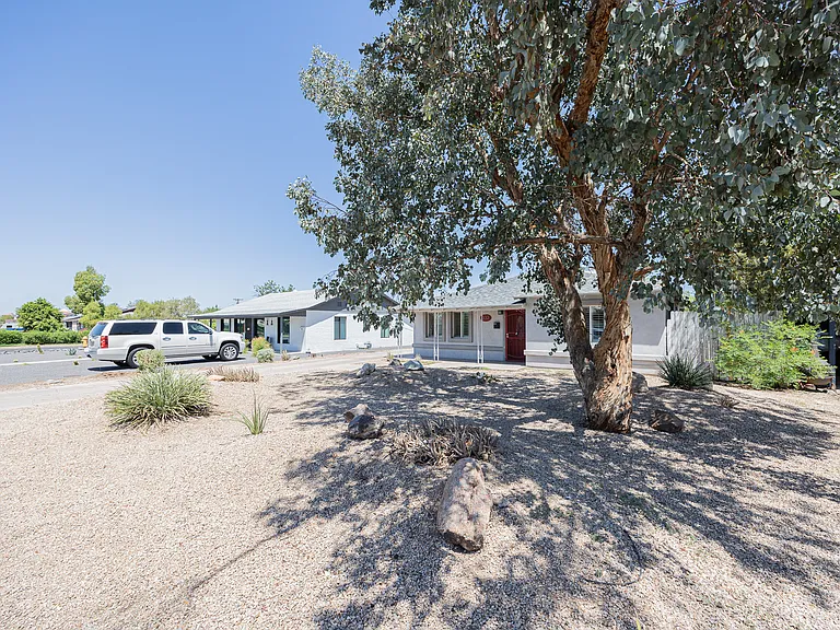 1332 E Whitton Ave — Photo 3