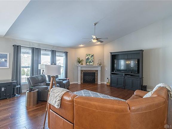 5th image of 1913 Spindletop Ln
