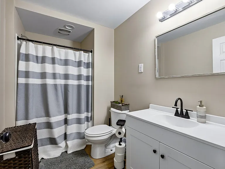 1300 N Main St #1 — Photo 9