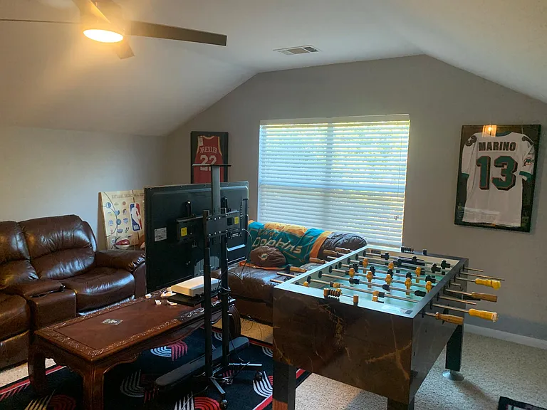 114 Blue Thorn Trl — Photo 11
