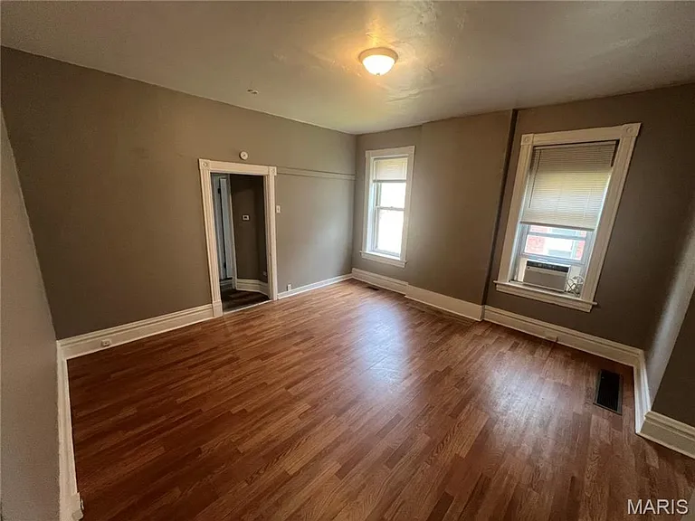 3135 Chippewa St — Photo 7