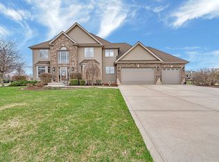 18934 S Chestnut Dr, Shorewood, IL 60404
