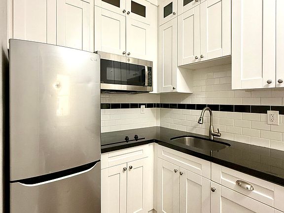 5th image of 126 Mendoza Ave APT 6
