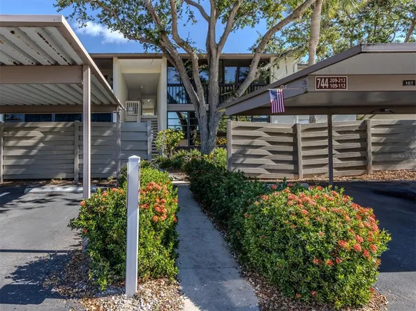 744 White Pine Tree Rd APT 211, Venice, FL 34285