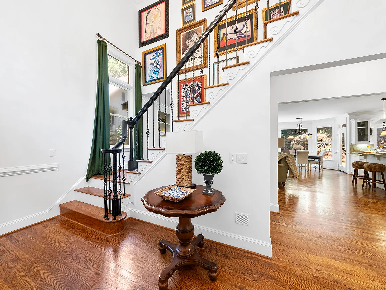 6 bed, 7.0 bath, 5752 sqft, $5,500 — Photo 2