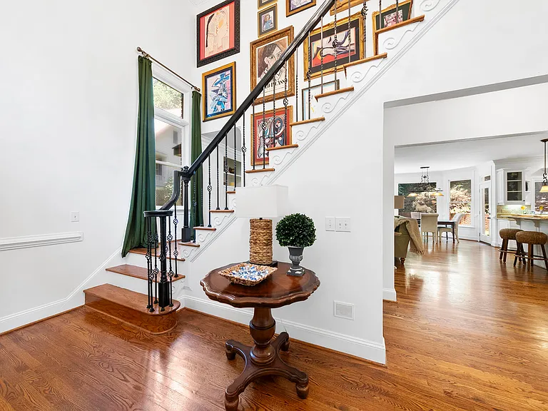 106 Birkhaven Dr — Photo 2