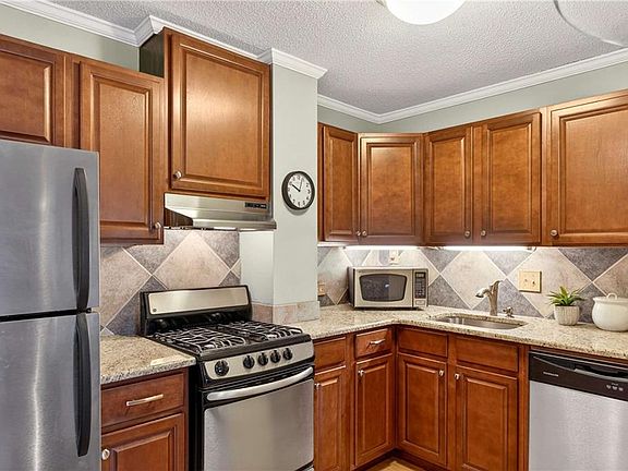 5th image of 2285 Peachtree Rd NE Unit 1106