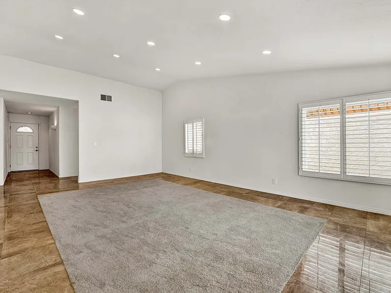 23495 Porter Cir — Photo 4