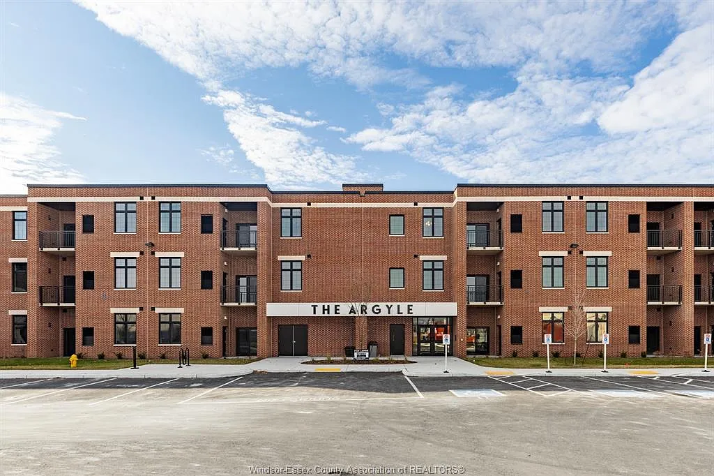 2 bed, 1276 sqft, $2,200 — Photo 1