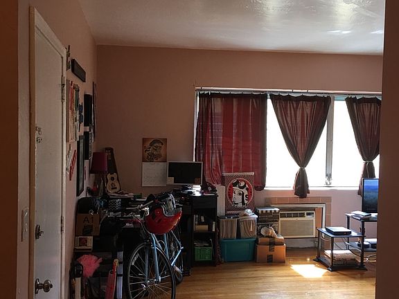 2nd image of 955 Bay Dr #4