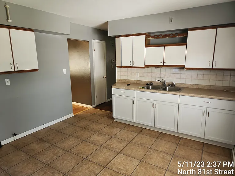 5860 N 81st St — Photo 6