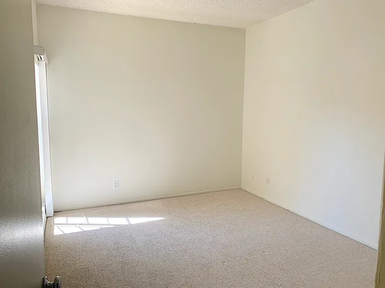 1380 Midvale Avenue — Photo 16