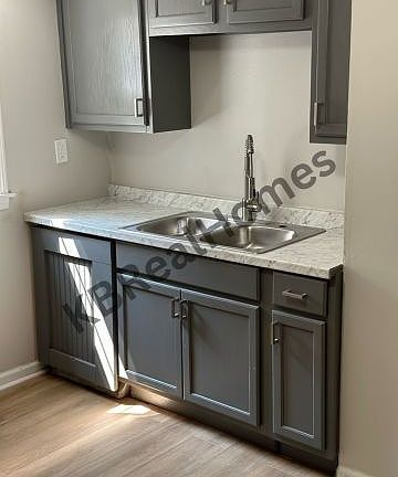4th image of 1038 N Claybrook St #1