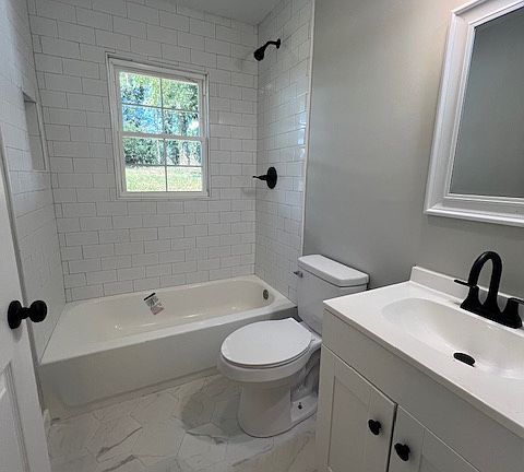 4th image of 328 Woodview Ave