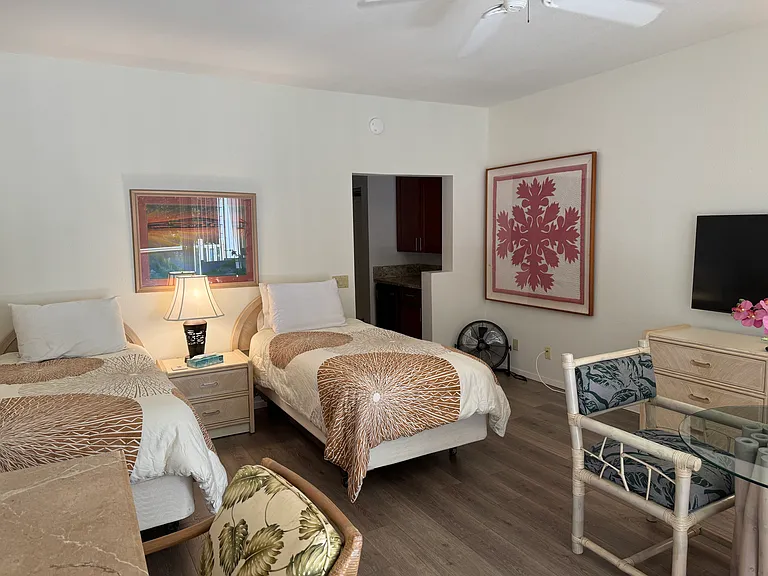 Second bedroom.